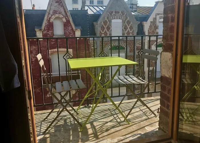 דירה A 30 M De La - Balcon - Proche Centre - Wifi -le Ceres 3 *