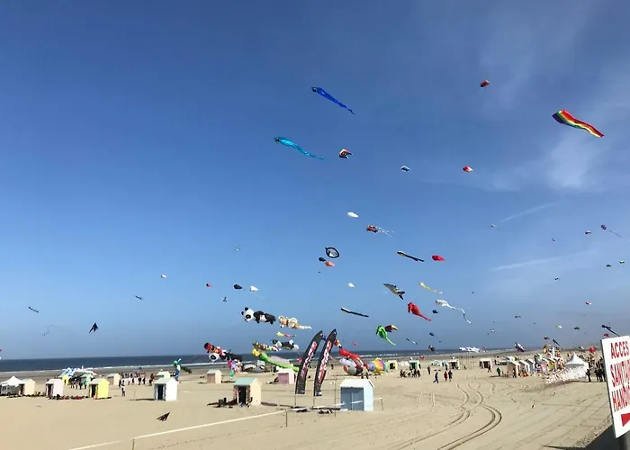 A 30 M De La - Balcon - Proche Centre - Wifi -le Ceres 3 *